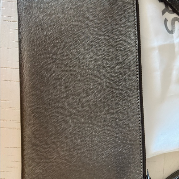 Authentic MK Leather Chrome Purse - Picture 8 of 8